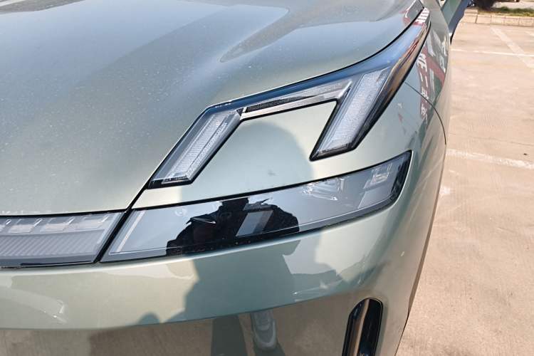 Used Lynk & Co 08 EM-P 2025 220 km All-Wheel-Drive Performance Halo
