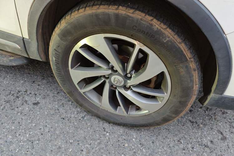 Used Baojun 560 2017 Rhythmic Edition 1.8L iAMT Prestige Model Right Front Wheel Hub