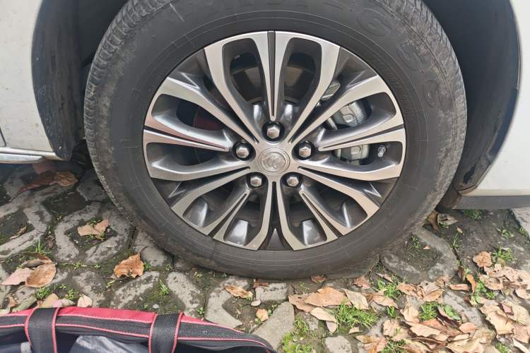 Used Buick GL8 2023 Facelifted Land Cruiser Executive Luxury Version