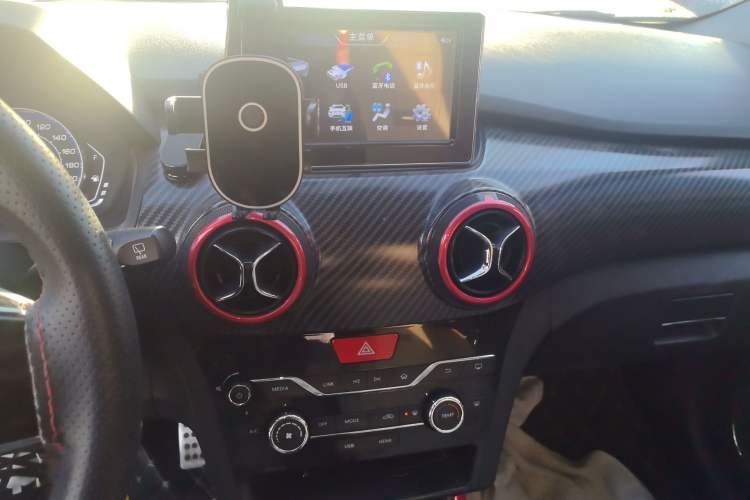 Used BAIC Senova X25 2015 1.5L manual Comfort trim level