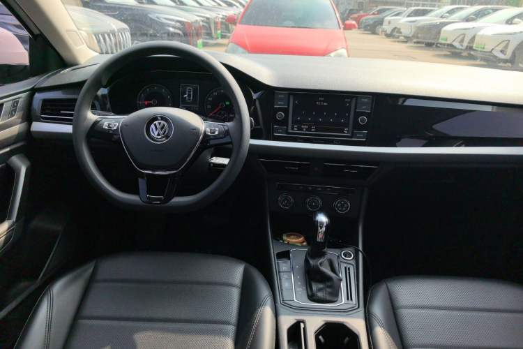 Used Volkswagen Lavida 2019 1.5L Automatic Comfort Edition China VI Standard Center Console