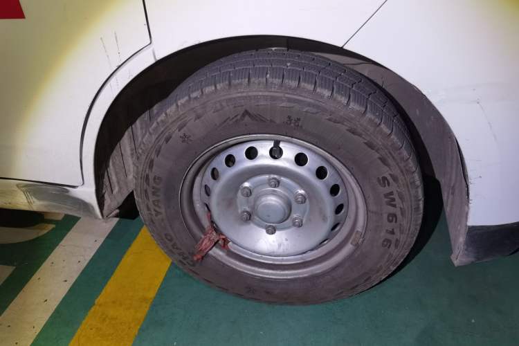 Used Wuling Yangguang 2024 300km Comfort-Grade Passenger Van 60kW
