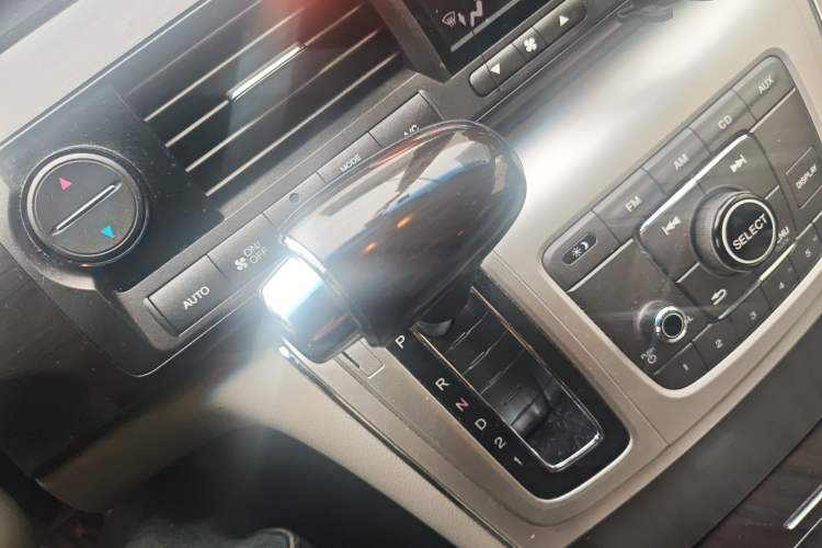 Used Honda Elysion 2012 2.4L VTi Luxury Navigation Edition Gear Lever