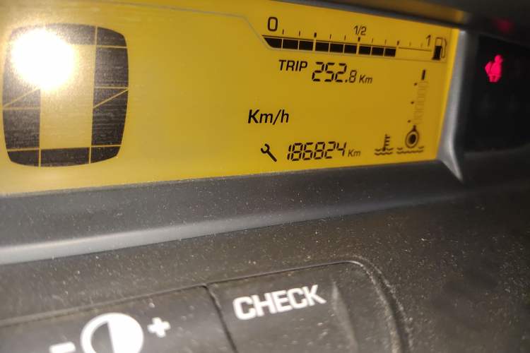 Used Citroen C-Quatre 2013 1.6L Manual Prestige CNG Model Odometer Close Up