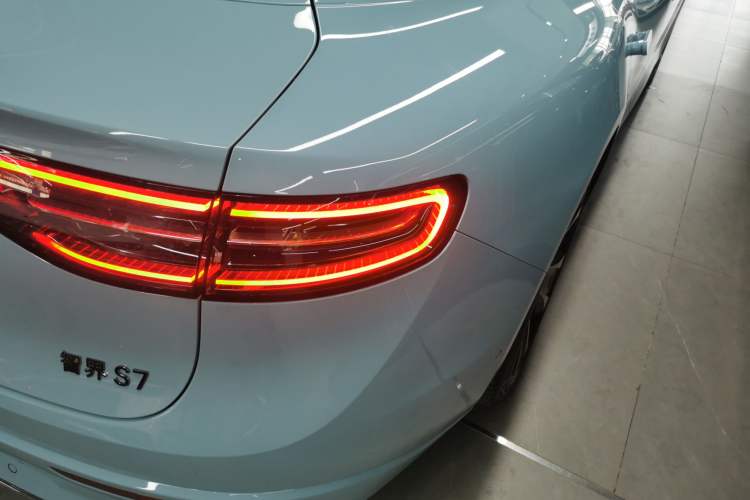 Used Hima Luxeed S7 2024 Ultra Four-Wheel Drive Flagship Edition Right Rear Taillight