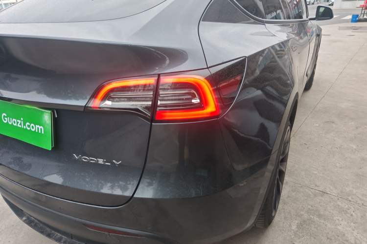 Used Tesla Model Y 2021 Long-Range All-Wheel-Drive Version Right Rear Taillight