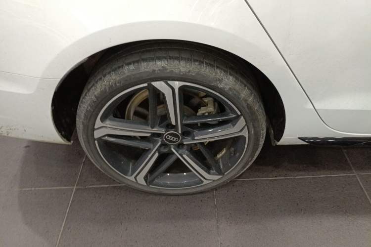 Used Audi A4L 2024 40 TFSI Luxury Dynamic Edition Right Rear Wheel Hub