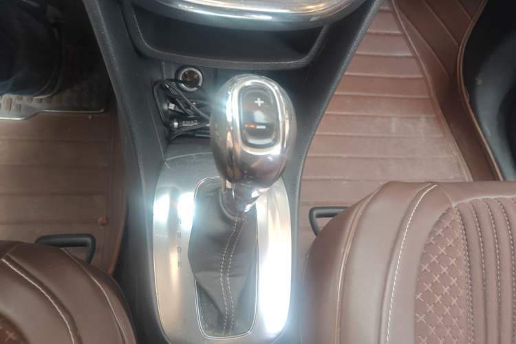 Used Buick Encore 2014 1.4T Automatic Two-Wheel Drive Urban Elite Model Gear Lever