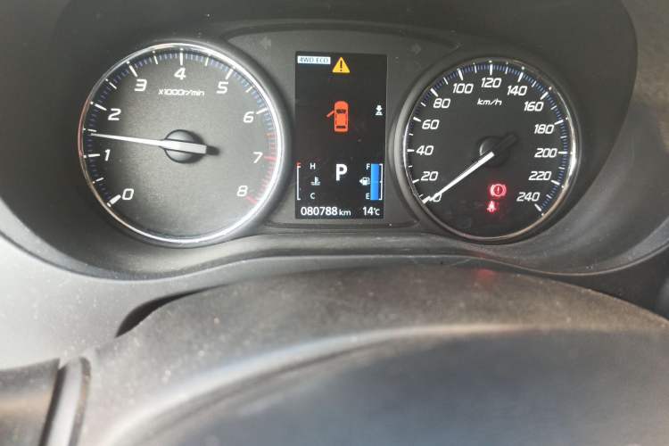 Used Mitsubishi Outlander 2016 2.4L 4x4 Elite Edition 5 Seats Odometer Close Up