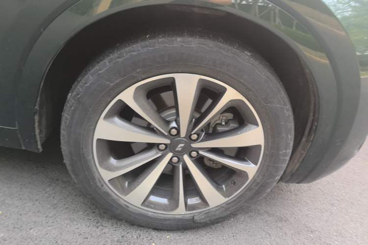 Used Li Auto ONE 2021 Extended-Range 6-Seater Version Right Front Wheel Hub