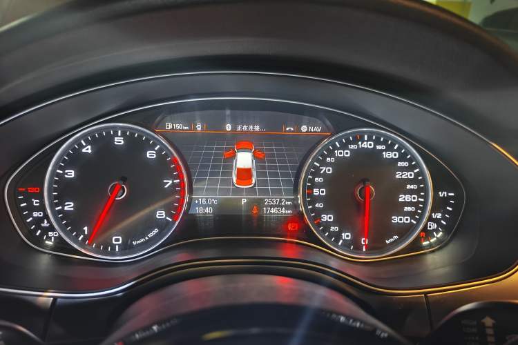 Used Audi A7 2013 50 TFSI quattro Comfort trim Odometer Close Up