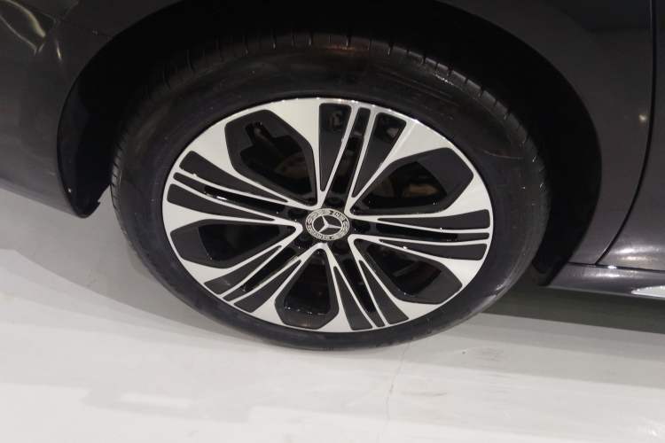 Used Mercedes-Benz E-Class New Energy 2024 E 350 e L Plug-in Hybrid Sedan
