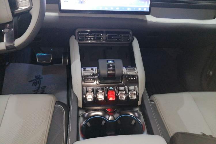 Used Formula Leopard 5 2023 Explore Edition Gear Lever