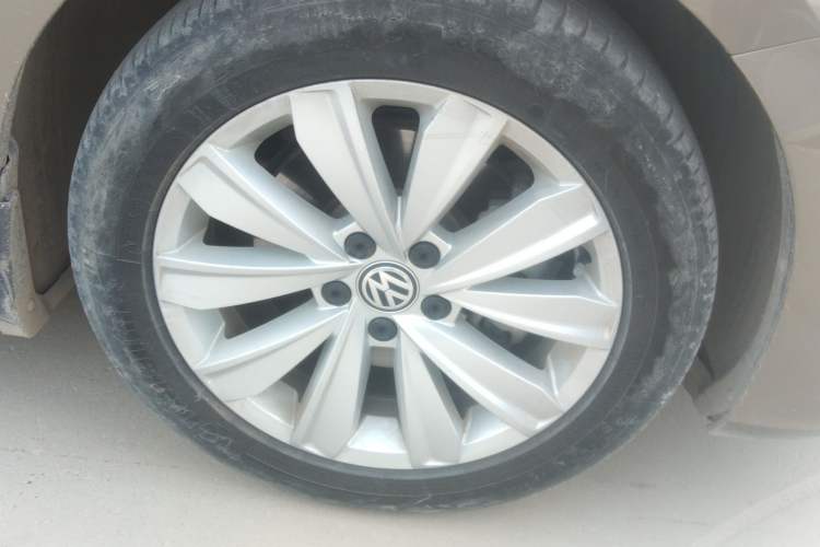 Used Volkswagen Passat 2020 330TSI Elite Edition China VI Right Front Wheel Hub