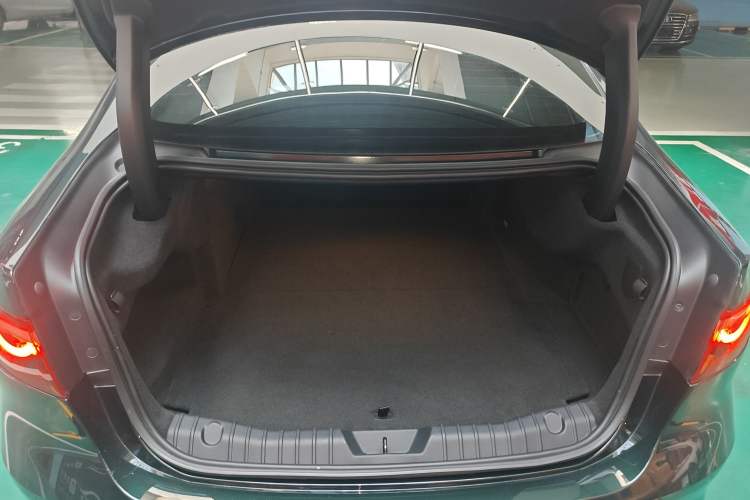 Used Jaguar XFL 2024 2.0T P250 Two-Wheel Drive Prestige Luxury Edition
