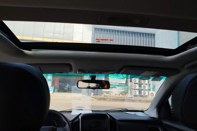 Used Luxgen S3 2016 1.6L CVT Deluxe Model with Sunroof
