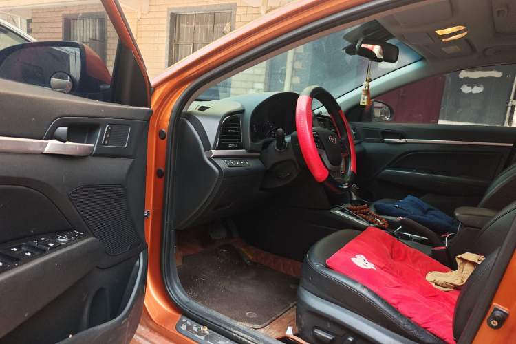 Used Hyundai Elantra (6th Generation / Lingdong) 2016 1.6L Automatic ZhiXuan · Flagship Edition
