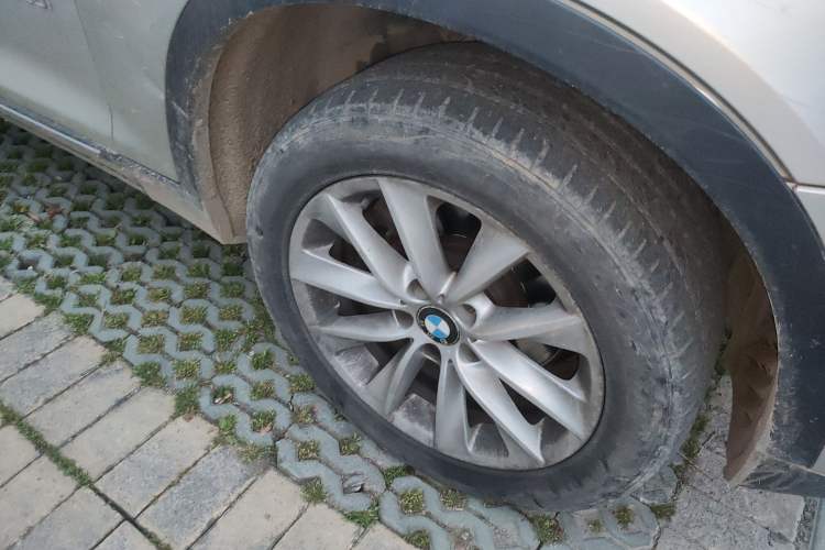 Used BMW X3 2013 xDrive20i Luxury Edition Right Front Wheel Hub