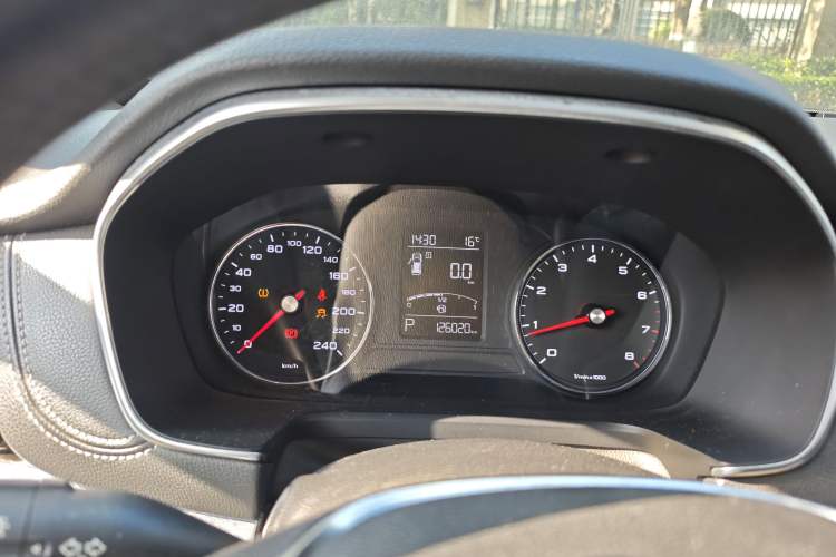 Used Roewe RX5 2018 20T Two-Wheel Drive Automatic Internet Smart Edition
