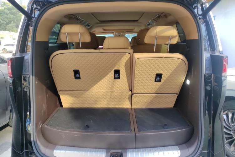 Used Denza D9 2025 DM-i Smart Drive 1020 Four-Wheel Drive Premium Model
