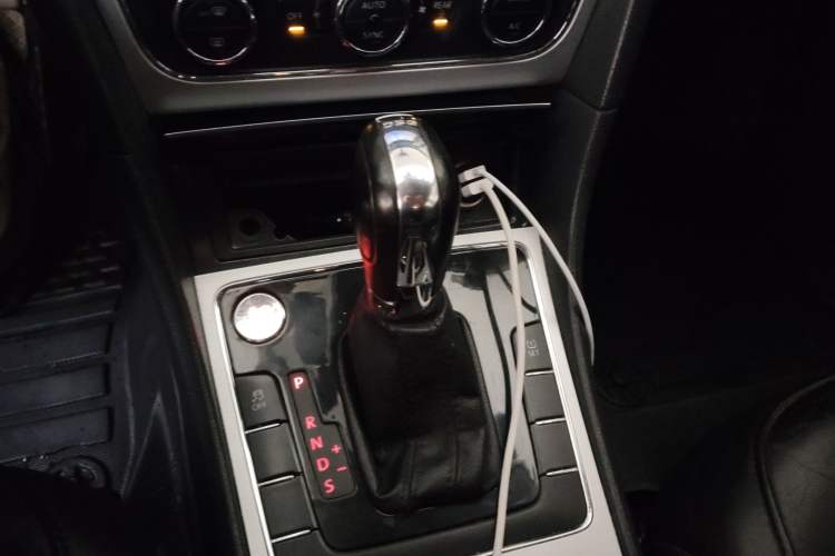 Used Volkswagen Passat 2014 1.8TSI DSG Prestige Edition Gear Lever