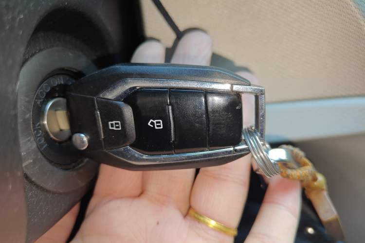 Used SAIC MAXUS G10 2021 2.0T Automatic Smart Edition Gasoline 7-Seater Vehicle Key