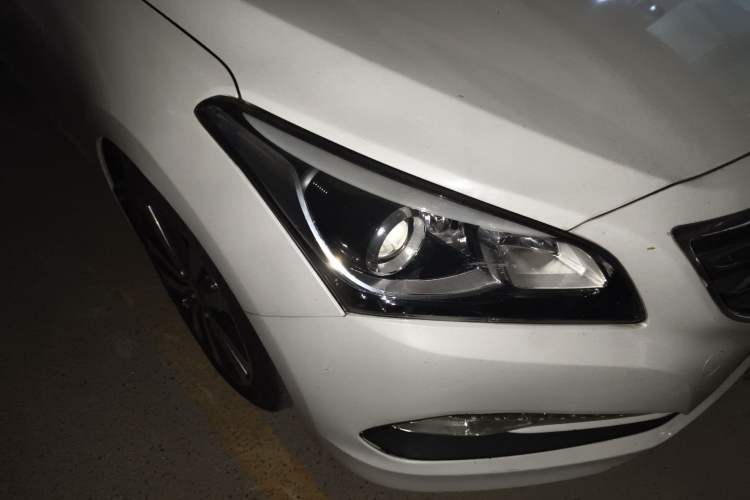 Used Hyundai Mistra 2014 1.8L Automatic Deluxe DLX Model Right Front Headlight