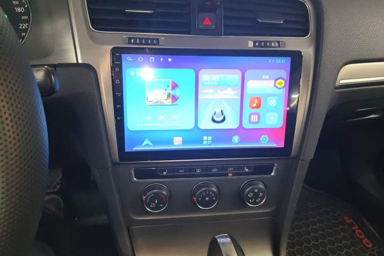 Used Volkswagen Golf 2015 1.4TSI Automatic Luxury Model Audio And AC Panel