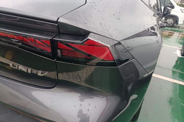 Used Changan UNI-V 2022 1.5T Prestige Version