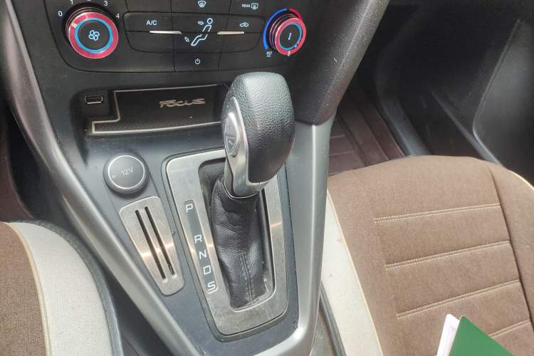 Used Ford Focus 2017 Hatchback 1.6L Automatic Comfort Plus SmartDrive Edition Gear Lever