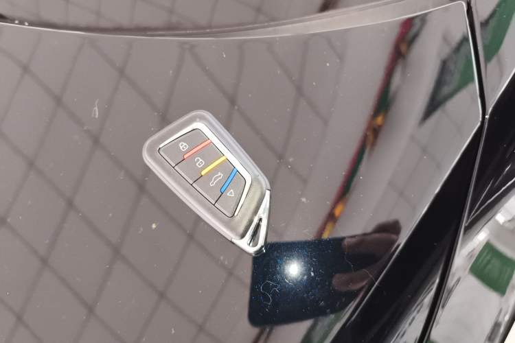 Used Hongqi H5 2025 2.0T Automatic Flag Edition – 500 000 Units Commemorative Version
