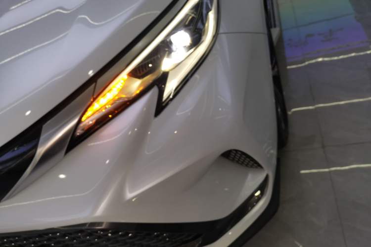 Used Toyota Granvia 2022 2.5L Hybrid Premium Edition
