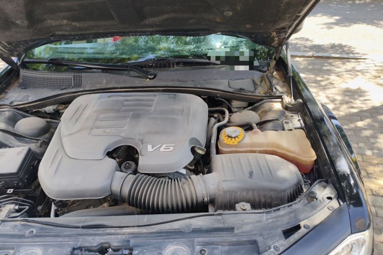 Used Chrysler 300C 2014 3.0L Excellence Edition Engine Bay Left