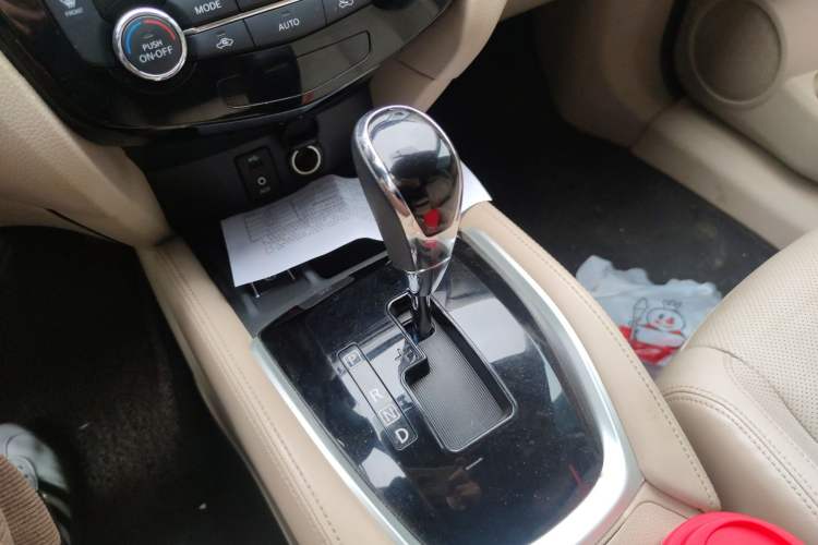 Used Nissan X-Trail 2017 2.5L CVT Leading Edition 4WD Gear Lever