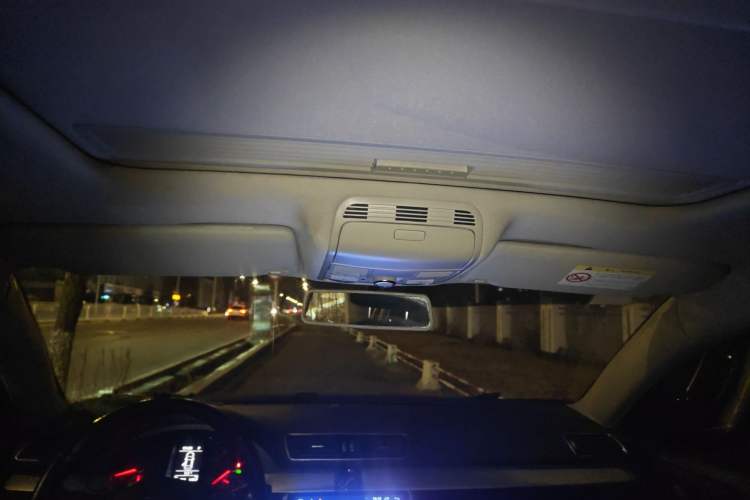 Used Volkswagen Magotan 2015 1.8TSI Advanced Model Headliner