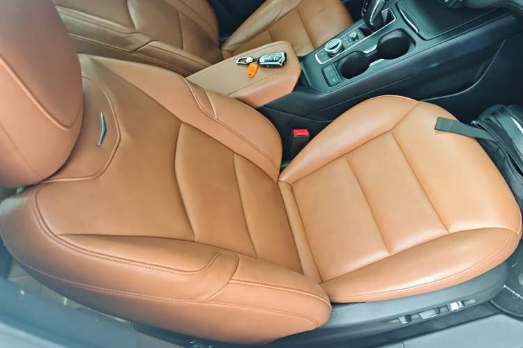 Used Cadillac XT4 2018 28T 4x4 Platinum Edition