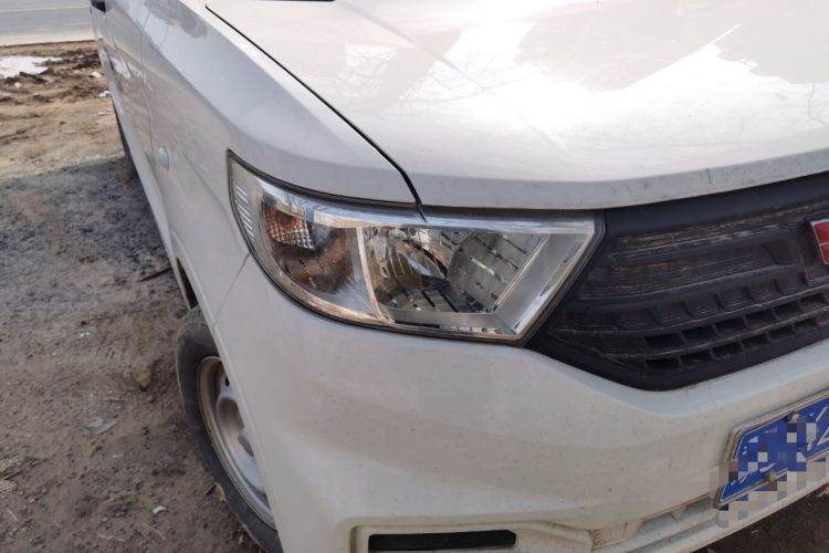 Used Wuling Hongguang V 2022 1.5L Jingqu Edition Enclosed-Window Vehicle with Electric Power Steering LAR Right Front Headlight