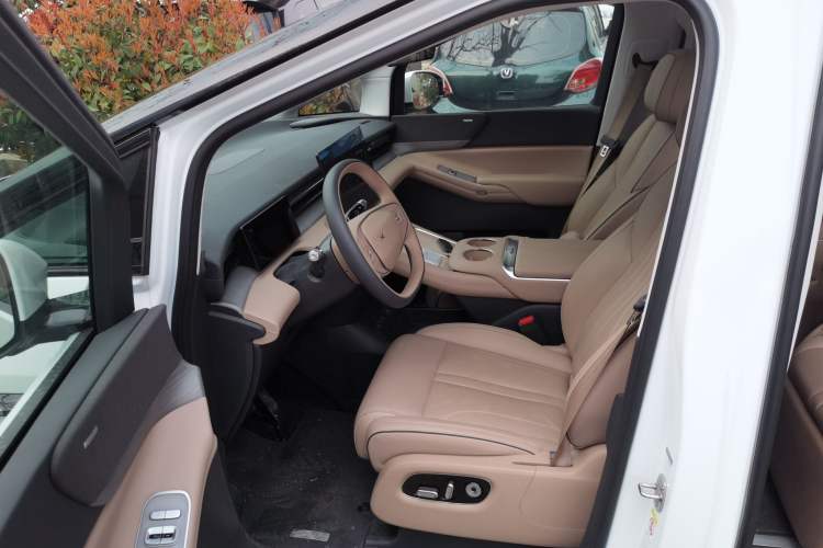 Used XPeng X9 2025 740 Ultra-Long Range Max
