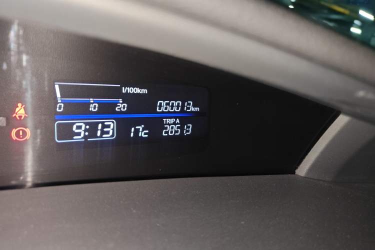 Used Honda Jade 2016 1.8L Automatic Comfort Version 5 Seats Odometer Close Up