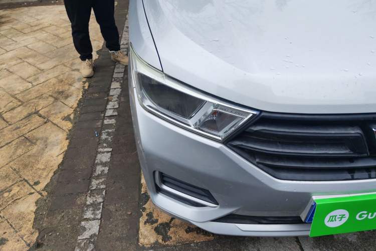 Used Wuling Hongguang 2019 1.5L S Basic Window-Sealed Vehicle China VI LAR Right Front Headlight