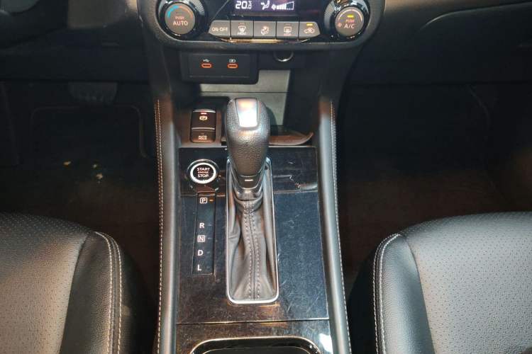 Used Nissan Kicks 2023 Jingqing Edition 1.5L Unleash Pure "Jing" – The Luxurious Version Gear Lever
