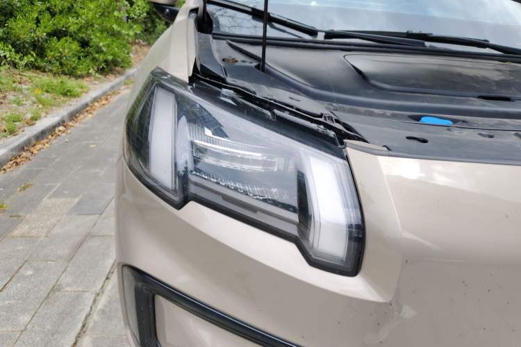 Used AION V 2024 Aion Tyrannosaurus 650 LiDAR Edition Right Front Headlight