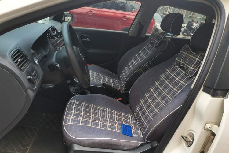 Used Volkswagen Polo 2013 1.4L Manual Fashion Edition
