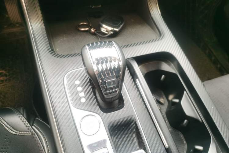 Used GAC Trumpchi GS8 2022 Linghang Series 2.0 TGDI Two-Wheel-Drive Luxury Smart Connectivity Version (7 Seats) Gear Lever