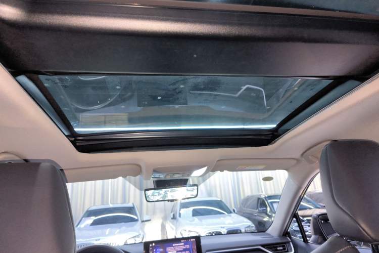 Used Toyota Wildlander 2023 Dual-Motor 2.5L E-CVT Four-Wheel Drive Prestige Edition
