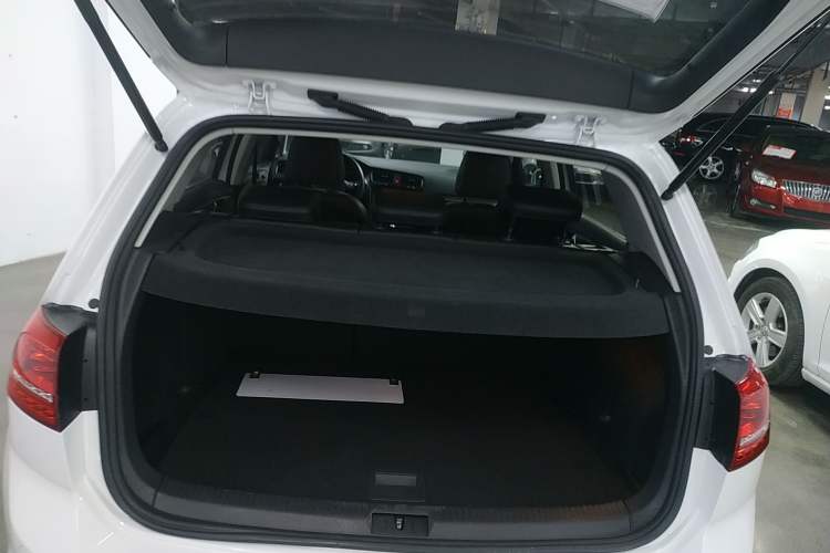 Used Volkswagen Golf 2015 1.4TSI Automatic Luxury Model Trunk