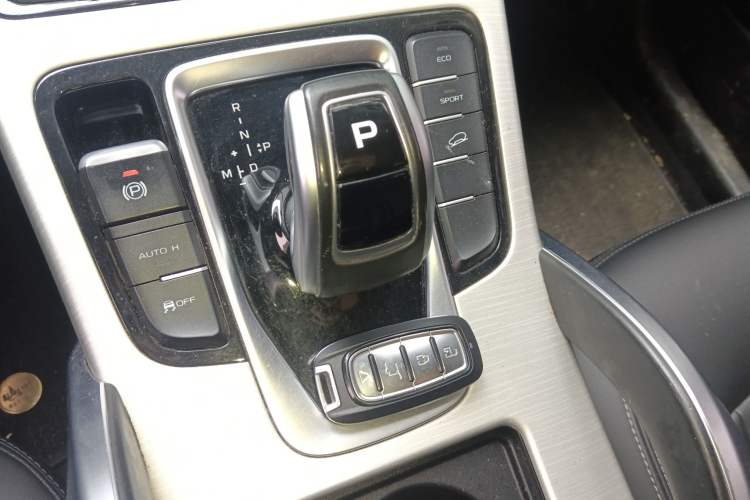 Used Geely Auto Emgrand X7 Sport 2020 1.8TD DCT Two-Wheel Drive Zhiya Model
