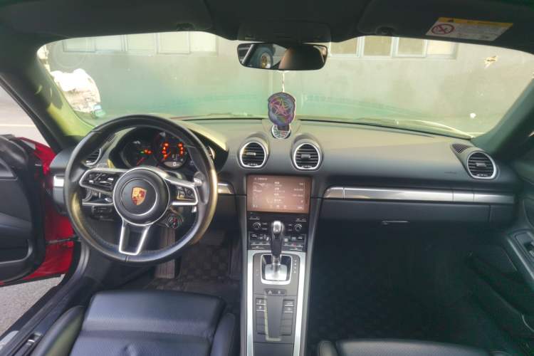 Used Porsche 718 2016 Cayman 2.0T Center Console