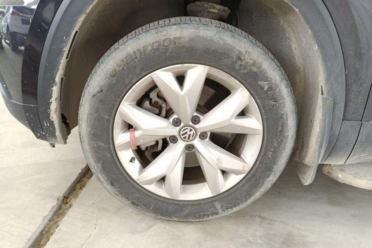 Used Volkswagen Teramont 2020 Revised Version 330TSI Two-Wheel Drive Comfort Edition Left Front Wheel Hub