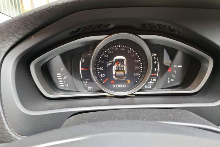 Used Volvo V40 2018 T3 Zhiyi Edition Instrument Cluster